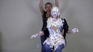 curvy_candace_pied_and_slimed_12.jpg