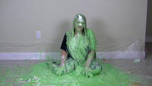 curvy_candace_pied_and_slimed_18.jpg